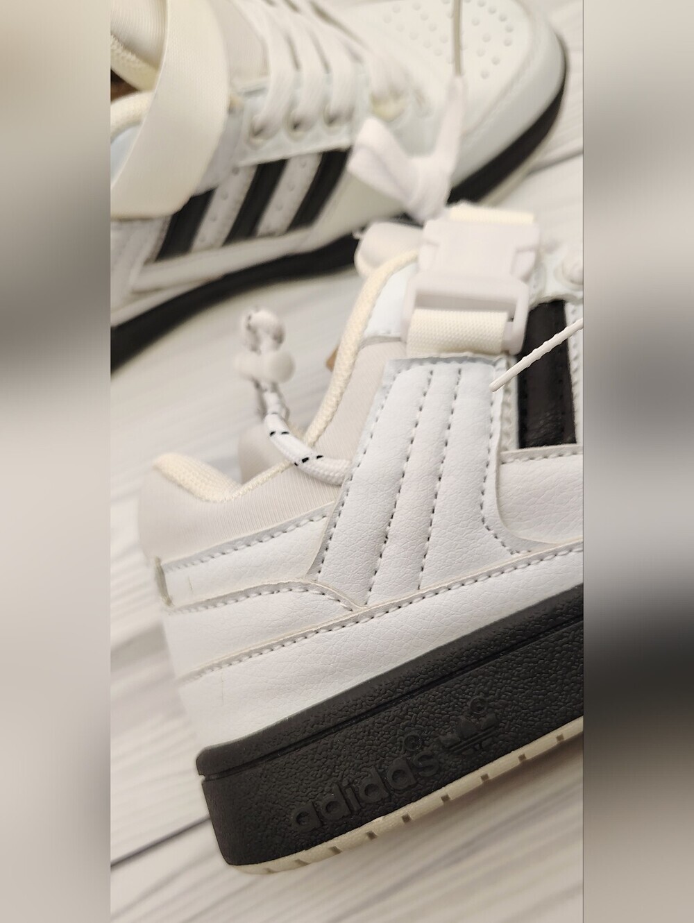 Adidas White & Black High-Top Retro Sneake Size 8.5 Men's - Picture 10 of 16